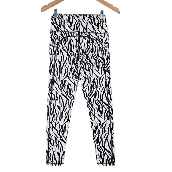 ZYIA Active Size 6-8 Safari Brilliant  Zebra Print Hi-Rise 7/8 Leggings Pockets - Picture 3 of 10